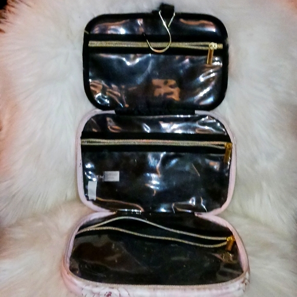 Travel Case - Picture 2 of 3